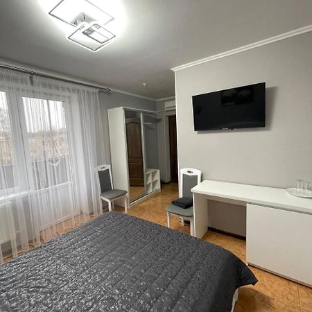 Золотий Лев Hotel Zvenyhorodka Exterior foto