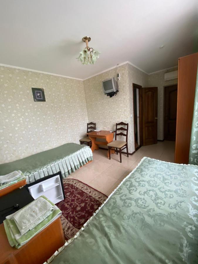 Золотий Лев Hotel Zvenyhorodka Exterior foto