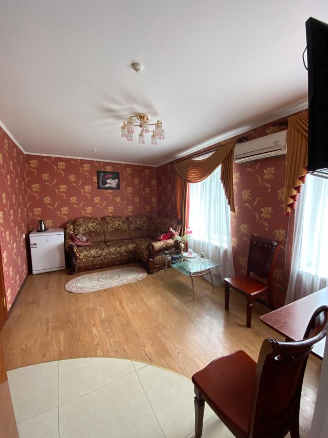 Золотий Лев Hotel Zvenyhorodka Exterior foto